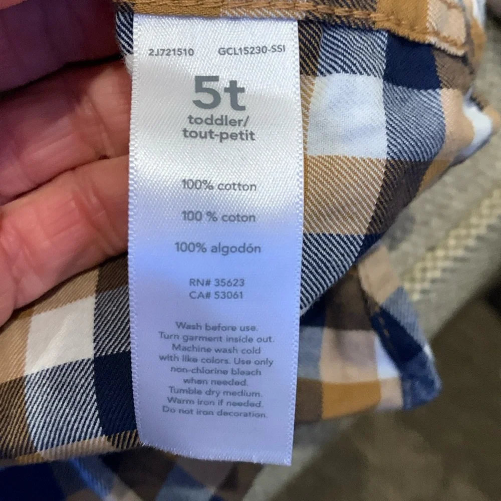⭐️Toddler Boy Carter’s 2 -Piece Plaid Button Down Shirt & Jeans 5T⭐️
